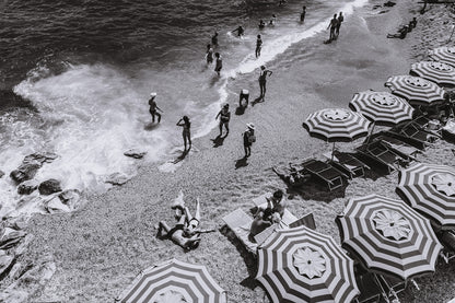 Lovers in Monterosso b&w