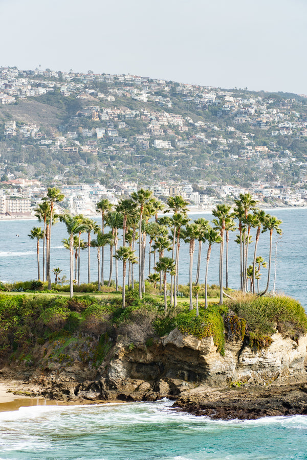 Crescent Bay Beach is a large popular beach in northern Laguna Beach, CA. The main public access is on Cliff Drive one block from where it begins at North Coast Highway (PCH). A long ramp that is signed for “authorized vehicles only” is the best walking path and it lands you at the middle of the cove.